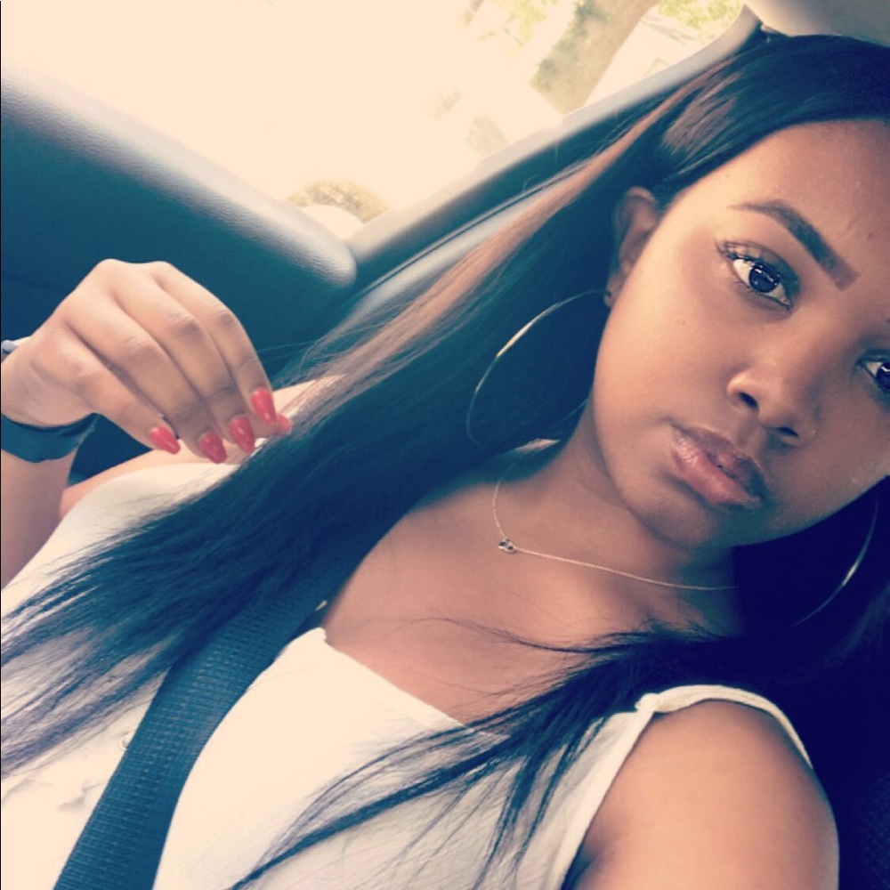 Meet your Posher, Takia